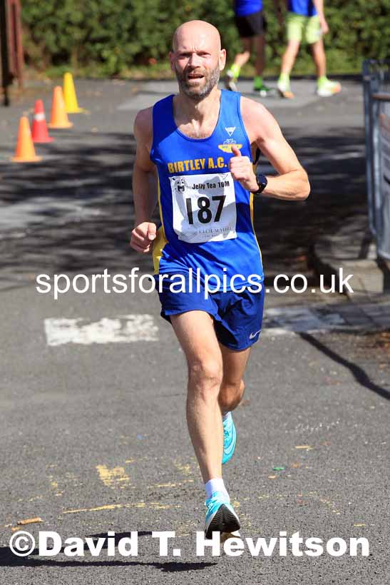 Tynedale Jelly Tea 10 Mile Road Race, Ovingham, Northumberland, Sunday, Aug. 21st. Photo: David T. Hewitson/Sports for All Pics